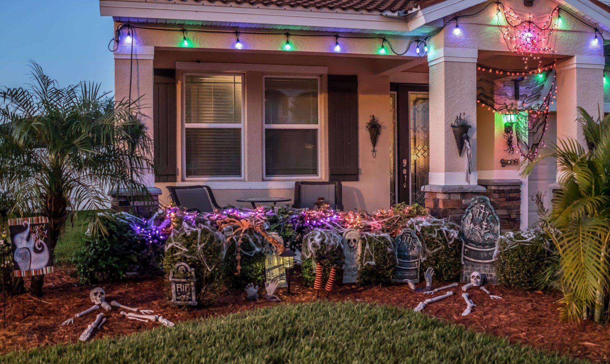 5 HOA Holiday Decorating Rules to Enforce